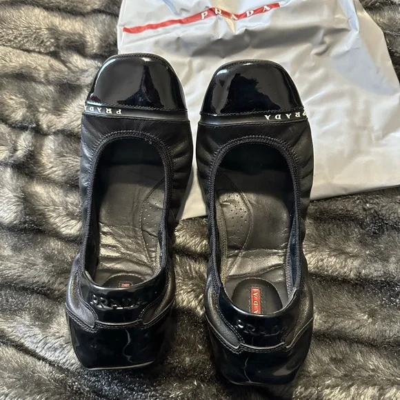 Prada Buffalo Lux Flats Black Leather Ballerina Ballet Classic Timeless 39.5 - Picture 2 of 8